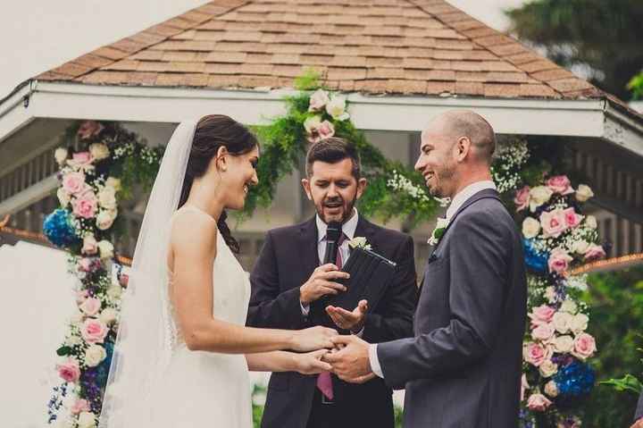 Officiant de cérémonie laïque : Un proche ou un profesionnel ? - 1
