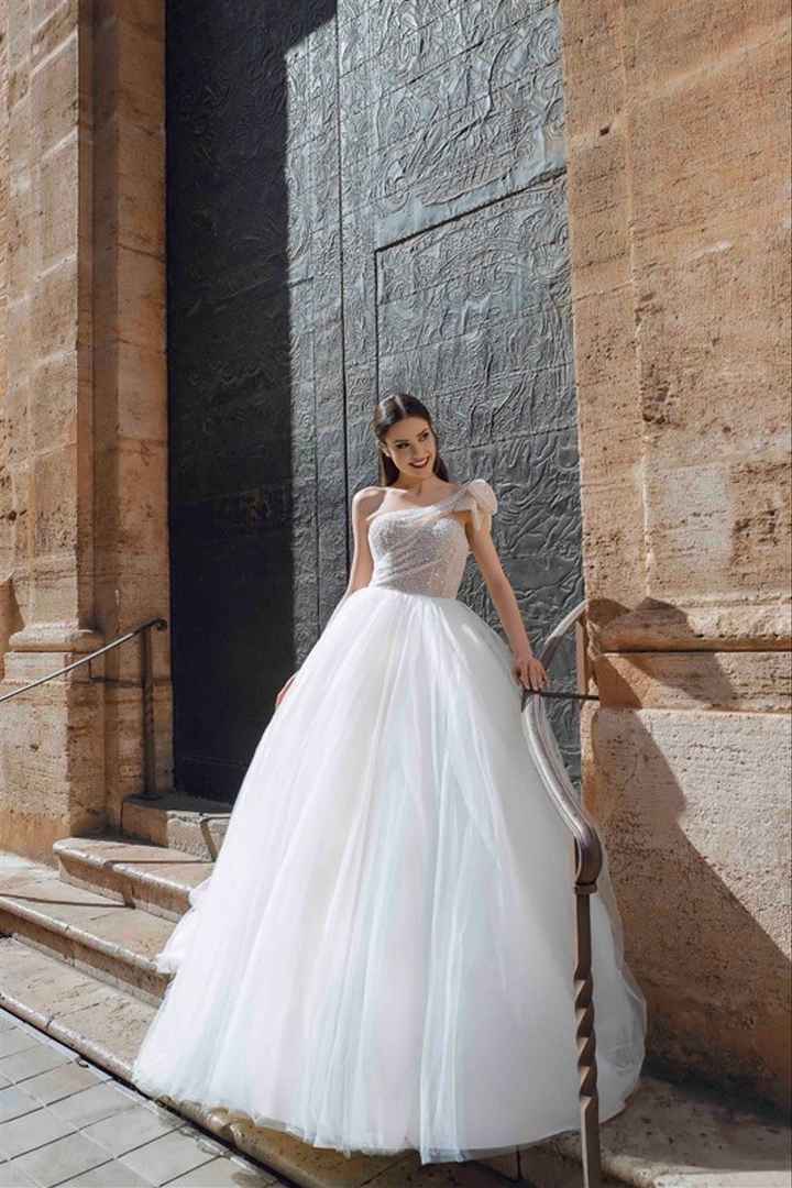 Robe à décolleté asymétrique - 1