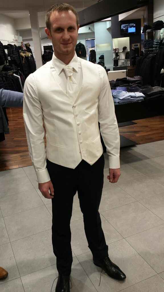 Essayage costume du marié - 2