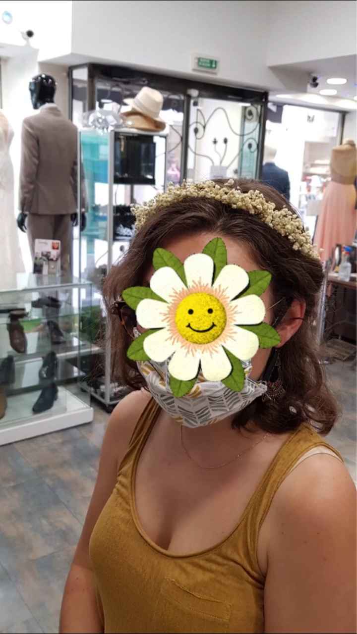 Comment fixer une couronne de fleurs ? - 1