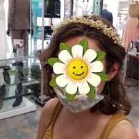 Comment fixer une couronne de fleurs ? - 1