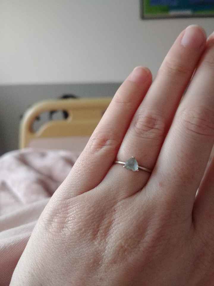 Jacques a dit : "Montre ta bague de fiançailles" ! - 1