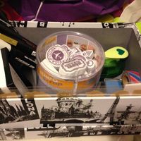 La petite boîte "villes du monde" avec le matériel pour que nos invités laissent libre court à leur 