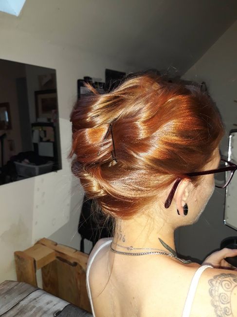 Quelle coiffure avec une robe dos nu ?? 1