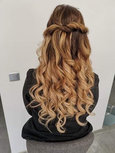 Simple, j'aurais juste ma couronne de fleurs en plus ! 