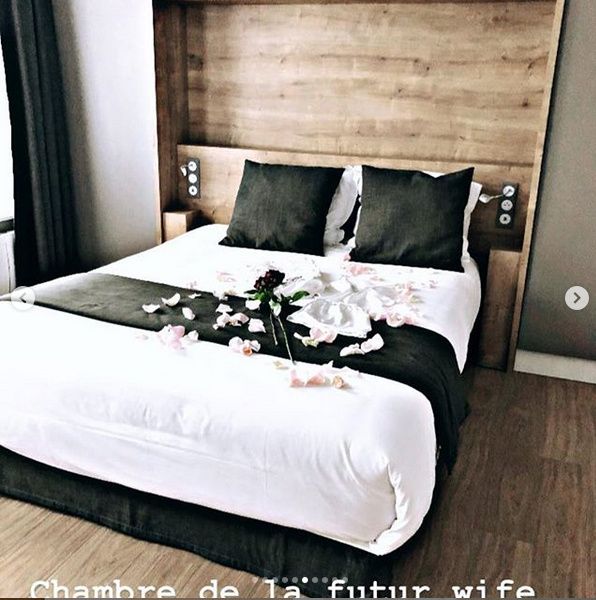 Ma chambre avec des petits cadeaux (pyjama, peignoir Bride)