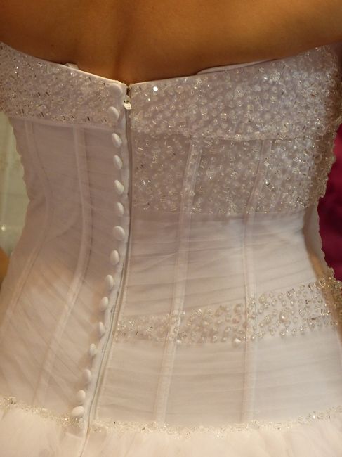 Robe définitive avec motifs vue de dos
