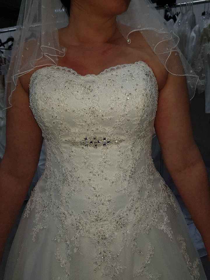 Une robe avec des perles. - 1