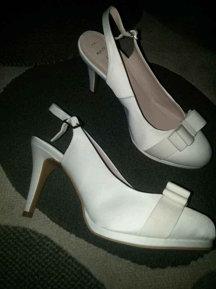 A vos chaussures !! Montrez-moi, vos jolis souliers - 1