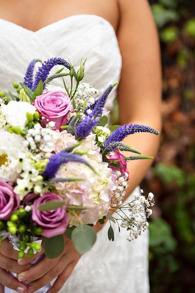 Different style de bouquet avec robe - 3
