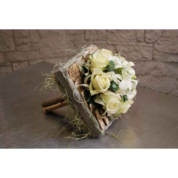 Different style de bouquet avec robe - 4