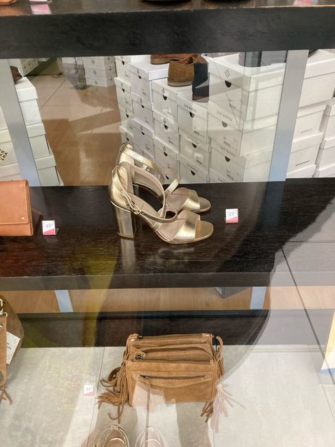 Chaussures dorées 1