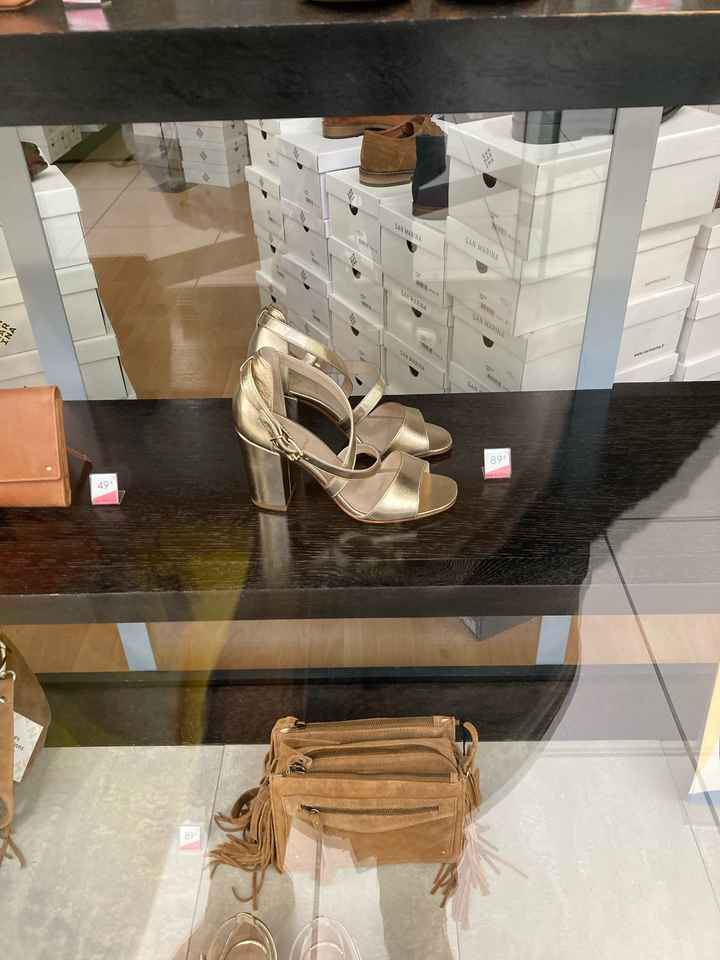 Chaussures dorées - 1
