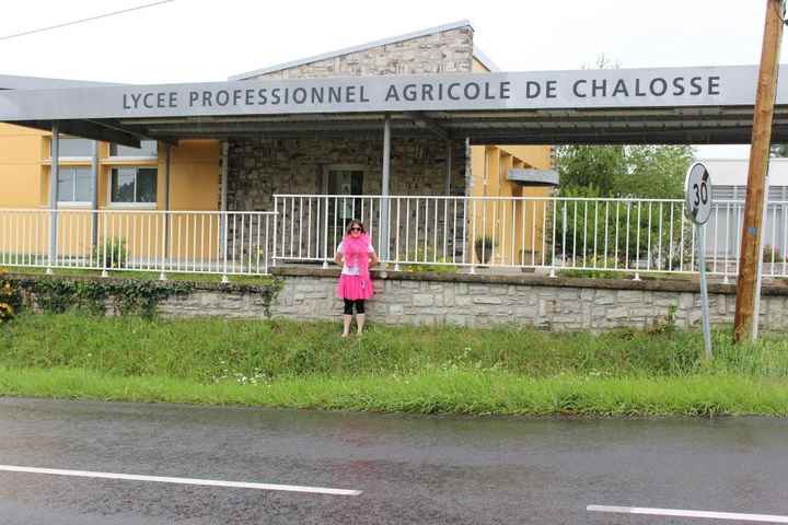 Devant le lycée