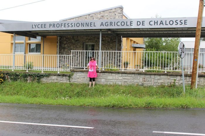Devant le lycée