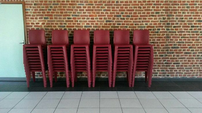 Sos chaises en plastiques - 1