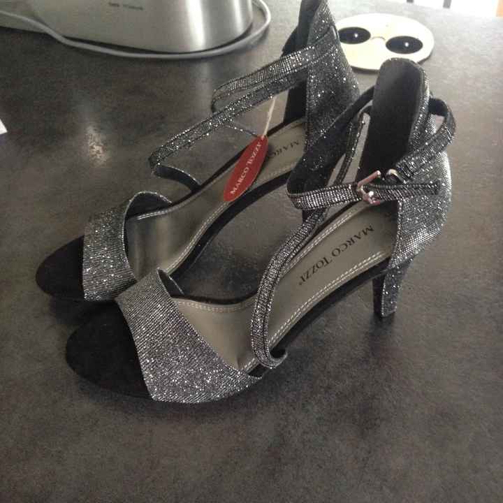 Chaussures argentées ou grises ?  - 1