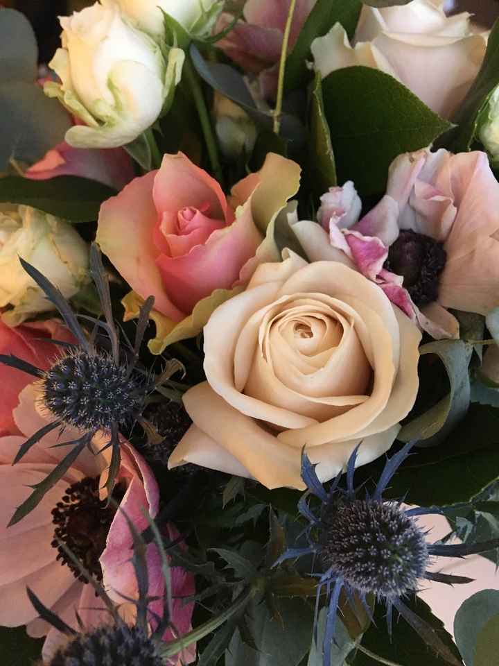 les couleurs de notre mariage, chardon bleu et rose pêche