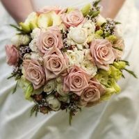 J'aime beaucoup l'idée de ce bouquet avec des couleurs rétros