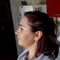 Il y a une tresse sur le côté mais elle est trop fine, c'est le point à revoir