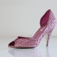 Paillettes des chaussures accrochent à la robe - 1