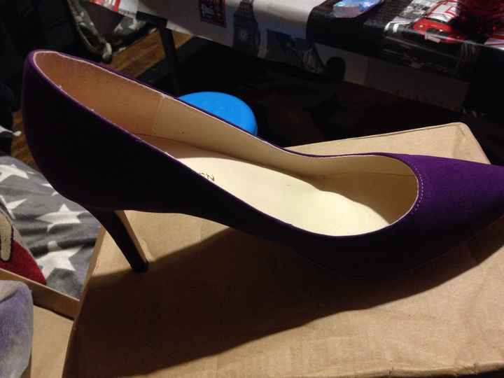 Recherche désespérément des chaussures violettes - 1