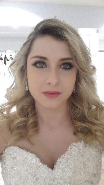 Montrez-moi vos maquillages, s'il vous plait.  Help !  - 1