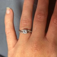 Qui porte une bague de fiançailles ? - 1