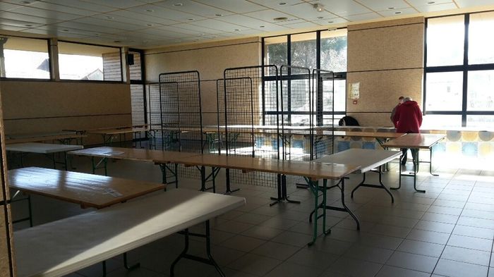 Idées pour décorer un plafond plat sans poutres, ni crochets svp - 3