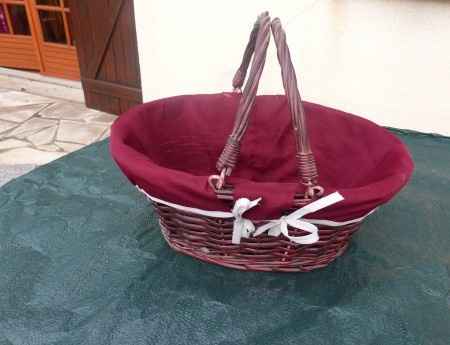 panier pour mettre les  pétales  