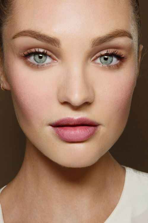 Un maquillage naturel sans noir autour des yeux? - 1