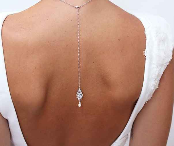 Collier dos