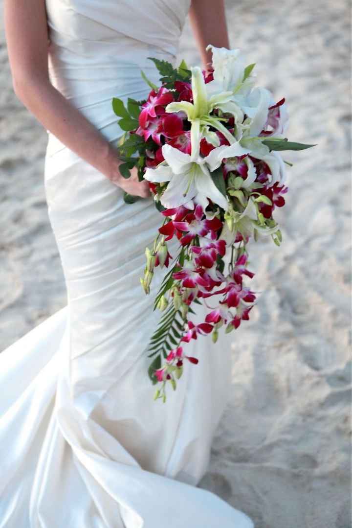 Bouquet de mariée et porte-alliances - 2