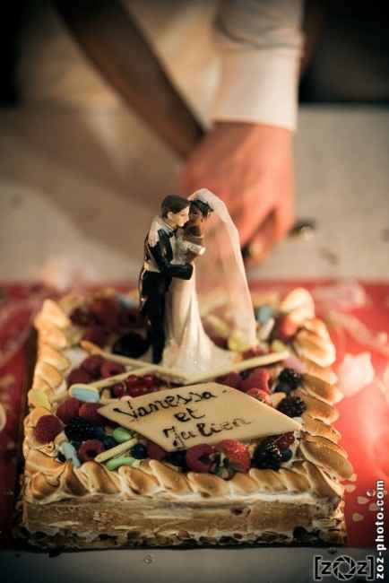 Découpage du Gâteau aux Fruits des bois meringué