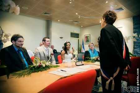 Devant Mme le Maire, les lois et la famille