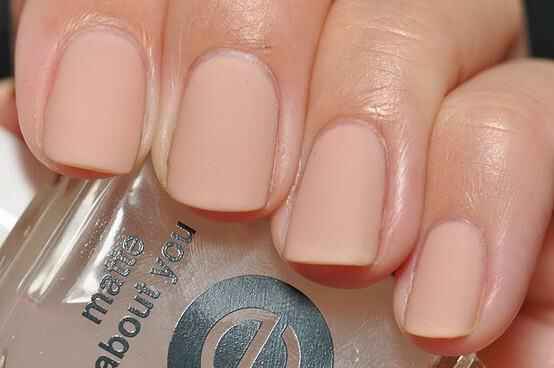 Des manucures nude tout en finesse! - 4