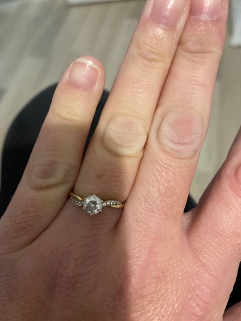 Ta bague de fiançailles sur le Pinterest de Mariages.net ça t'intéresse ? ❤️ 6