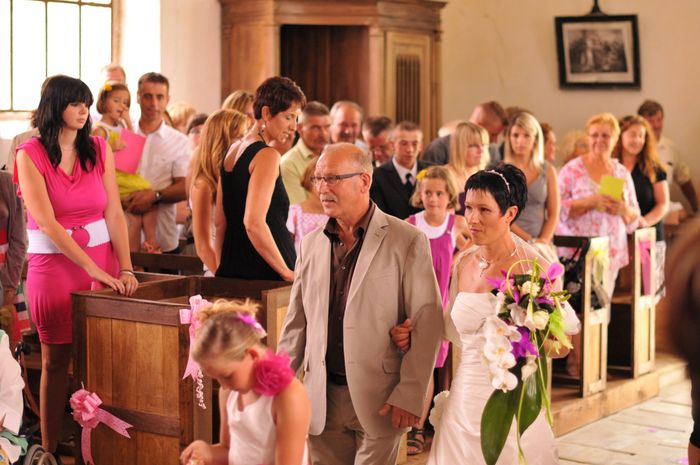 Entrée dans l'Eglise