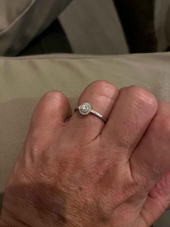 Tu sais où ta moitié a acheté ta bague de fiançailles ? 💍 - 1