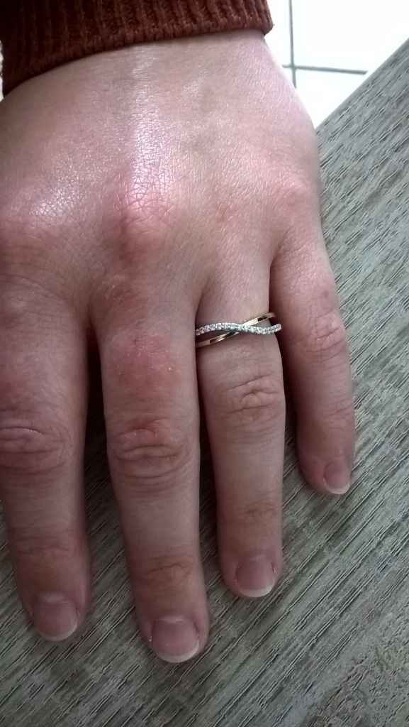 Mon alliance (ne faite pas gaffe aux doigts gonflés et à l'eczema...!)