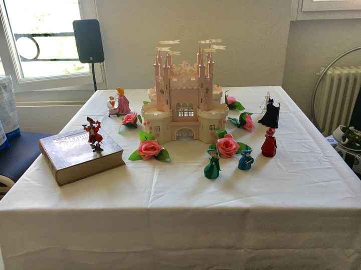Disney-table belle au bois dormant - 1