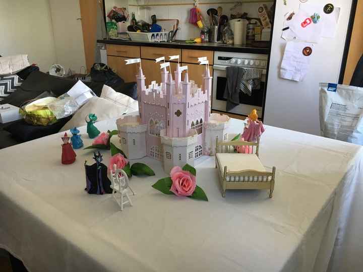 Disney-table belle au bois dormant - 2