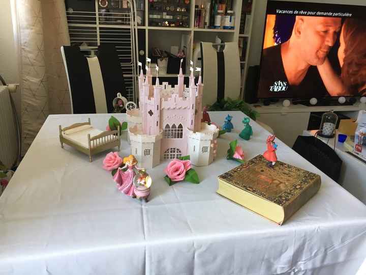 Disney-table belle au bois dormant - 3