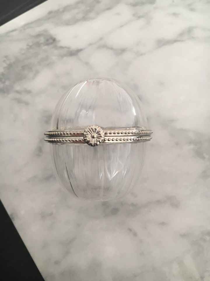 Cadeau invité: boite pour y mettre les amandes en chocolat