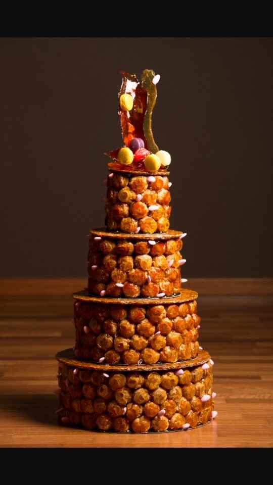 Pièce montée vs wedding cake - 1