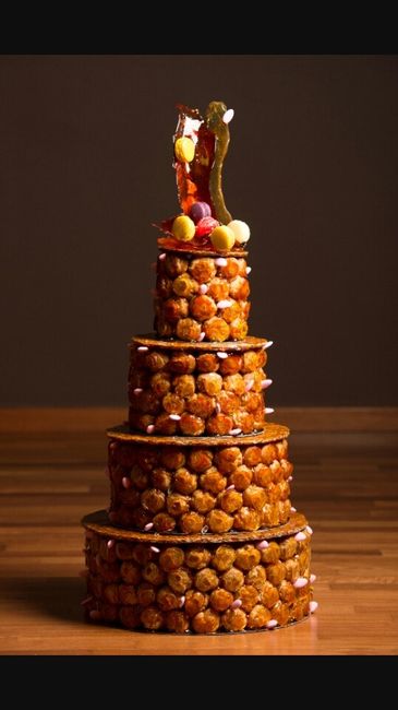 Pièce montée vs wedding cake - 1