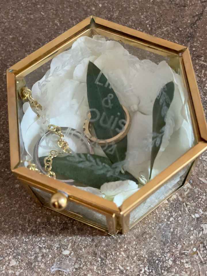 Porte alliance et livre d’or et urne - 1