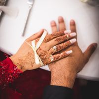 Une main sur l'autre