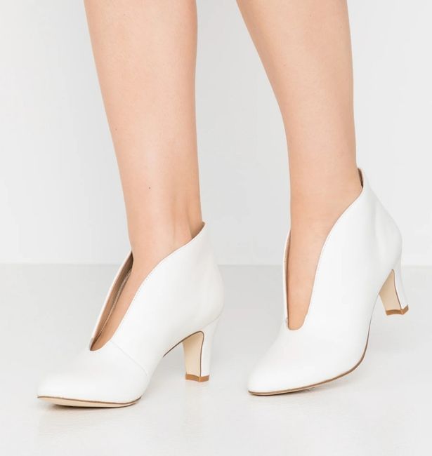 Chaussures colorées ou blanches ? 1