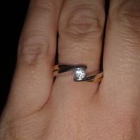 Qui porte une bague de fiançailles ? - 1